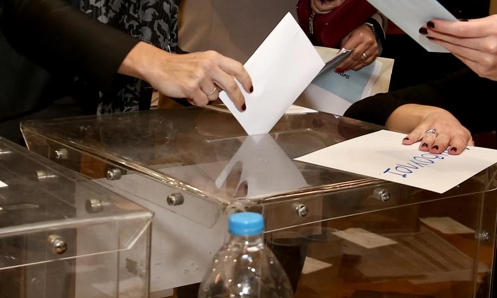 Θεσσαλονίκη: Μόνο "αναίμακτες" δεν είναι οι εκλογές του ΔΣΘ - Υποψήφιος έβαζε σταυρούς στον εαυτό του;